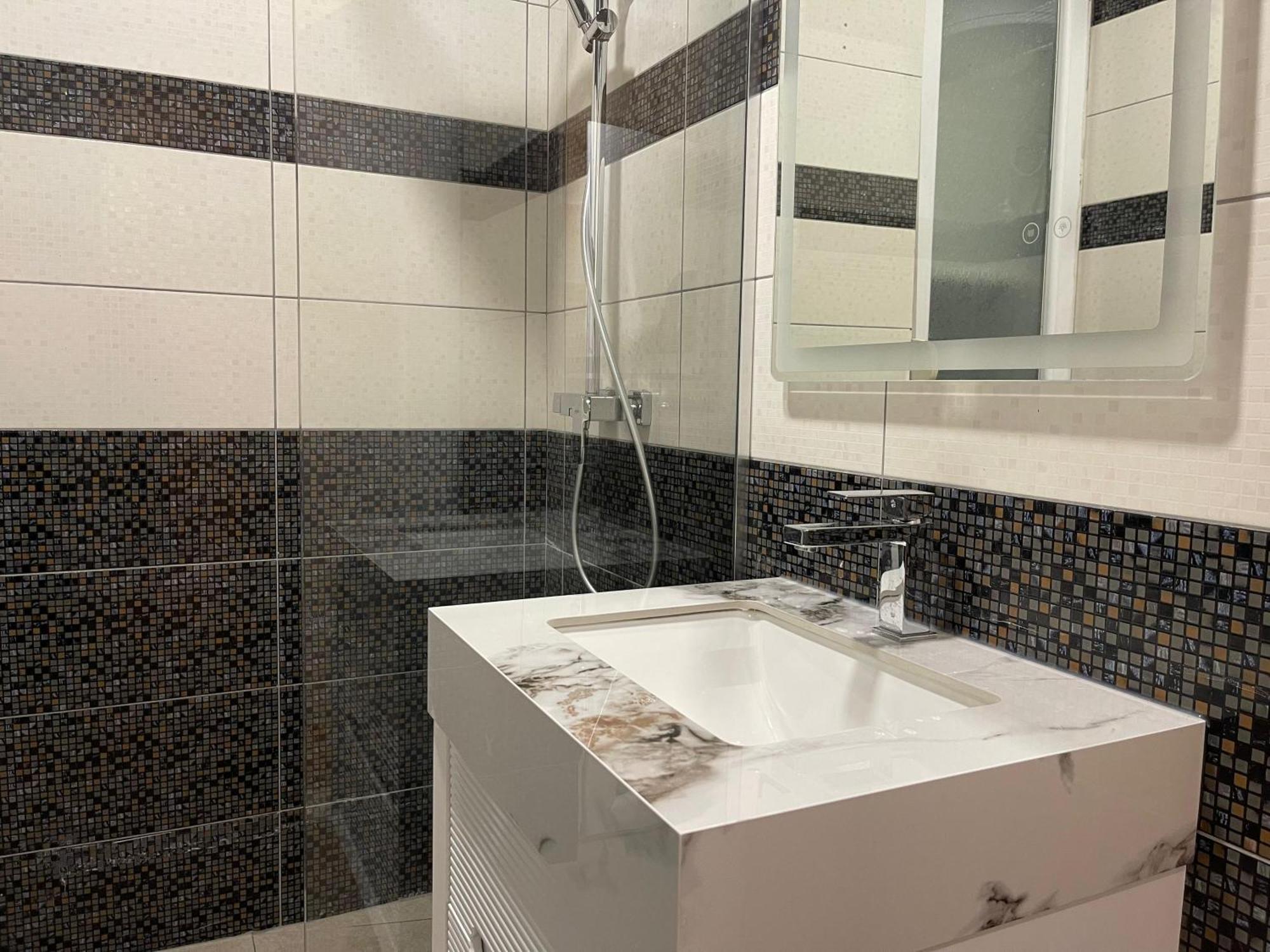 Gem In The Heart Of Tirana Appartement Buitenkant foto